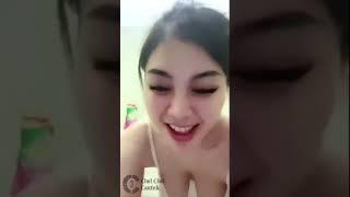 Beby feriosa mandi sambil live transparan