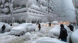 A few minutes ago in Ontario Canada!! Rare blizzard paralyzed life in many areas