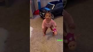 NLE Choppa’s daughter Clovers first steps 