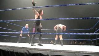 Undertaker chokeslamming Big Show