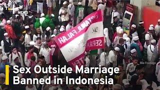 Sex Outside Marriage Banned in Muslim-Majority Indonesia | TaiwanPlus News