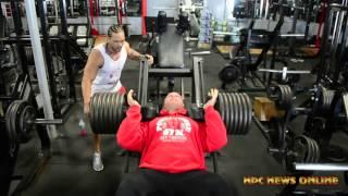 IFBB Pro Ben Pakulski training legs at the East Coast Mecca/Bev Francis Powerhouse Gym.