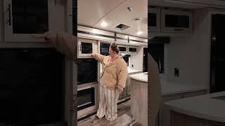 2024 Sunset Trails 330SI  Part 1/2 #savvyaboutcampers #rvliving #crossroadsrv #fulltimerv #rvtour