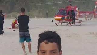 Bombeiros resgatam banhista em praia de Mariscal SC 03 de janeiro de 2020