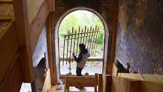 Dismantling the GRAND ENTRANCE arched window.