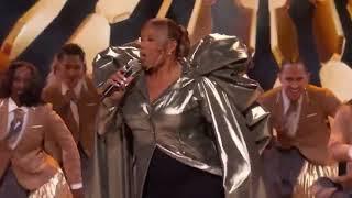 Queen Latifah Performs 'Ease on Down the Road' at the Oscars