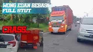 KENGERIAN NYODREK TRUCK AYAM||WONG EDAN BEBAS //sampai crass!!!!