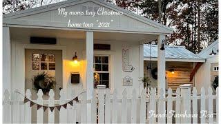 My Moms Tiny Home Christmas Tour| Tiny home cozy Christmas tour “2021”