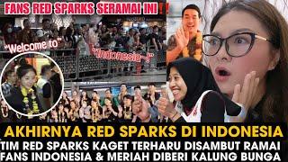 RED SPARKS TIBA DISAMBUT ANTUSIAS OLEH FANS DI JAKARTA INDONESIA SAMBUTAN HANGAT DIBERI KALUNG BUNGA