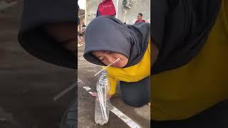 lucu !! lomba 17an memasukan sedotan ke botol #viral #lomba #lombaagustusan