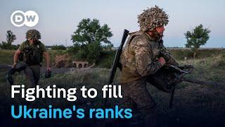 Ukraine's unpopular draft law brings in more recruits. So what is the army planning next? | DW News