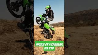 Wheelie on a KAWASAKI Klx230 #offroad #wheekie #dualsportbike #dirtbike #roadleagle