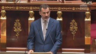 El rey de España pone en pie a la Asamblea Nacional francesa
