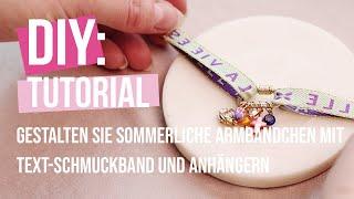 Gestalten Sie sommerliche Armbändchen mit Text-Schmuckband und Anhängern