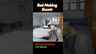 Speed instal first sheet #housekeeping #makeuproom #makingbed #shorts