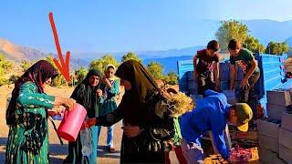 Kindness along with work; Akram gives water to thirsty travelers