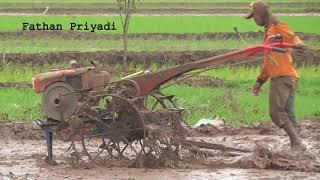 Skillnya Luar Biasa Driver Traktor Tangan Ini - Bajak Sawah Siap Tanam