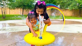 Zoey & Ana Have Fun at the River Park Splash Pad  - ZMTW