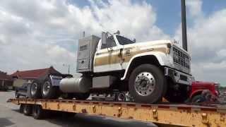 GMC 9500 with straight piped Detroit Diesel