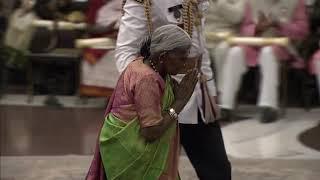 President Kovind presents Padma Shri to Smt Saalumarada Thimmakka