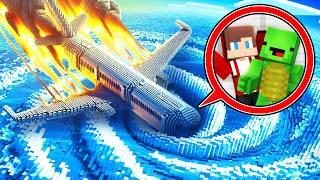 JJ and Mikey Survive The AIRPLANE Crash in VORTEX in Minecraft Maizen!