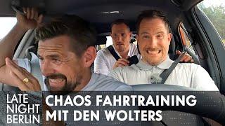 Klaas bringt den Wolters Autofahren bei | Late Night Berlin