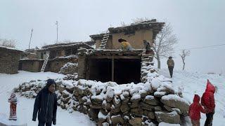 Daily Routine Life Of Himalayan Villagers During Snow || Most Relaxing Himalayan Life In Winter.