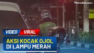 Viral! Video Aksi Lucu Driver Ojek Online (Ojol) di Lampu Merah, Warganet: Jogetnya Kaya Cesar