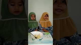 yura dan adhwa makan buah pisang