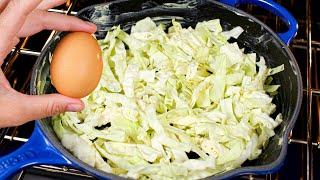Gießen Sie einfach Eier über den Kohl und das Ergebnis wird fantastisch sein! Gesund und lecker!