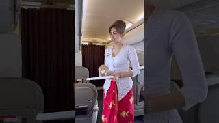 Pramugari Cantik Batik Air Lagi Acting depan Kamera saat Terbang 