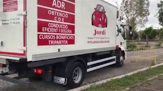 Prácticas de camión | Maniobra de estacionamiento marcha atrás | Clase con Jordi | Permiso C