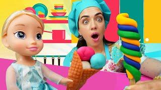 Видео про игры в готовку. Кукла Эльза помогает на кухне. Готовлю игрушкам мороженое с Плей До!
