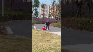 Old lady, there is no use bluffing against this kind of person #funny#Cutebaby