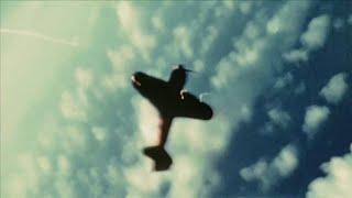 Воздушный бой в цвете кинокадров фотопулеметов истребителей Второй мировой.
