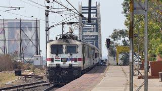 KONARK EXPRESS & VANDE BHARAT Express | Rajahmundry GODAVARI Largest Arch Bridge | Indian Railways
