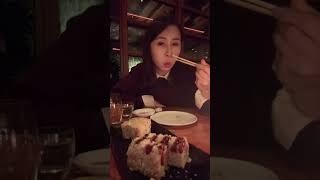 Makan Sushi bayar 11jt rasanya gimana ….. Video nya gelap gak boleh pakai lampu soalnya 