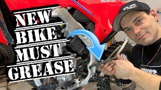 New Bike MUST DO !!! GREASE Your Bike NOW!!! / How to Grease the Axles, Linkage and Swing Arm