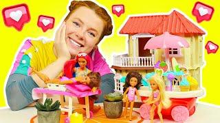 Spielzeug Video für Kinder mit Irene und Barbie Puppen. Irene und Steffie eröffnen ein Hotel.