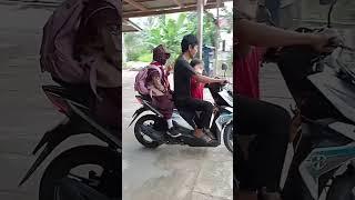 Antar anak sekolah pramuka#viral #shorts #shortvideo #sekolah #anak #pramuka #jejekiting #yearofyou