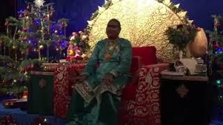 Paramahamsa Sri Swami Vishwananda a cantar após Darshan