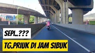 Inilah Tanjung Priuk disaat jam-jam sibuk