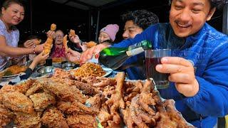 15 kukhuro ko Khutto, ani Chicken wings Fry, With sweet Wine