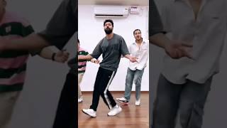 A Treat to watch Vicky Kaushal  doing smooth moves on Tauba Tauba 