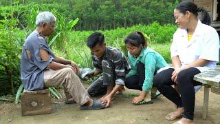 Charming Kindness: The Nurse Secretly Love Guy Good-Hearted - When He Help An Old Man