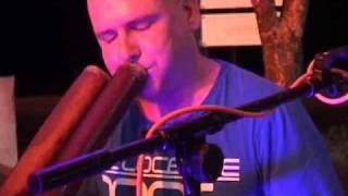 Didge solo "Dave Cooke" Live at the Courthouse, Port Douglas, Australia