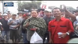 RATUSAN WARGA DEMO KEPALA DESA MESUM ISU