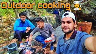 Outdoor cooking in forest || आज बहुत भागा दौड़ी हो गई || Akki ke vlogs