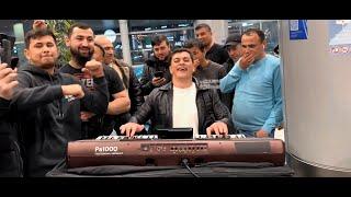 Музыкант устроил супер концерт в аэропорту Домодедово пока задержали рейс на 3 часа Сакит Самедов