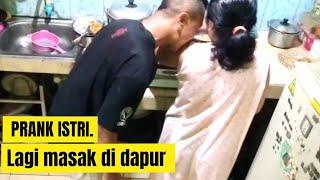 GANGGUIN ISTRI MASAK DI DAPUR